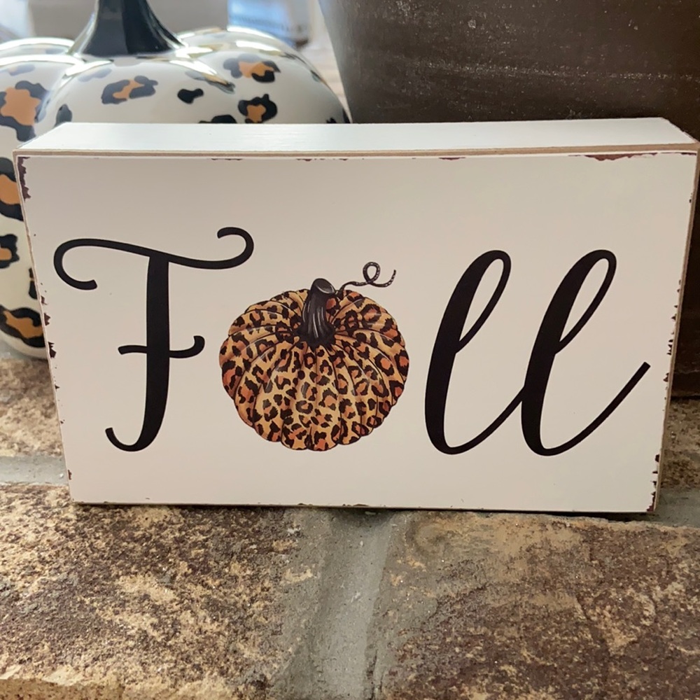 ๐ Fall Harvest Leopard Print Pumpkin Wood Sign - Picture 4 of 4